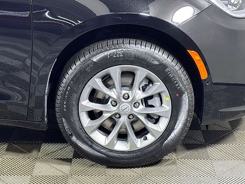 New 2026 Chrysler Pacifica Limited image 23