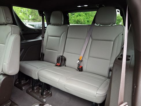 Used 2022 GMC Yukon SLT w/ SLT Premium Package AWD/4WD image 11