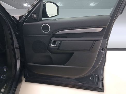 Used 2025 Land Rover Discovery Dynamic SE image 34