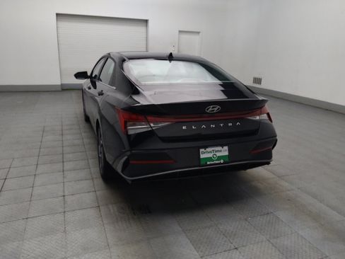 Used 2025 Hyundai Elantra SEL FWD image 5