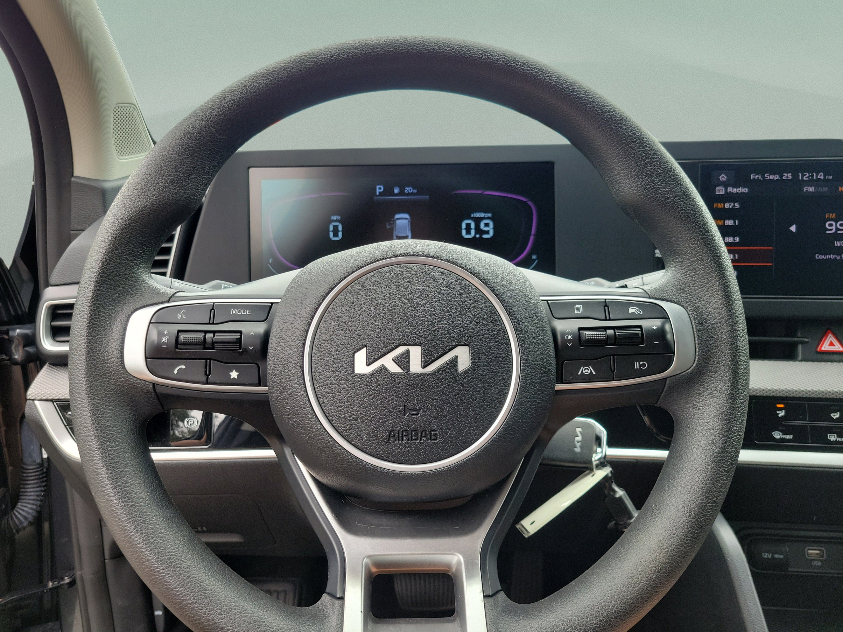 Used 2025 Kia Sportage LX FWD image 17
