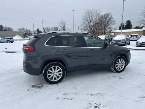 Used 2017 Jeep Cherokee Limited image 3
