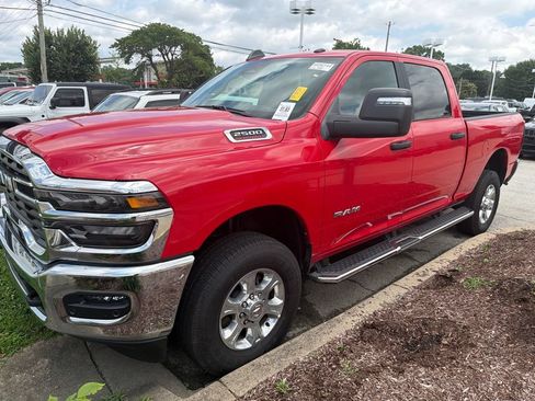 Used 2026 RAM 2500 Big Horn AWD/4WD image 2