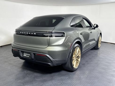 Certified 2025 Porsche Macan 4S Electric AWD/4WD image 7