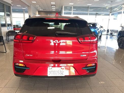 Used 2022 Kia Niro EX image 6