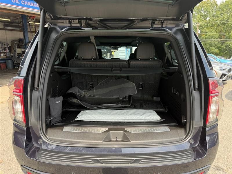 Used 2023 Chevrolet Suburban High Country w/ Premium Package 2 AWD/4WD image 17