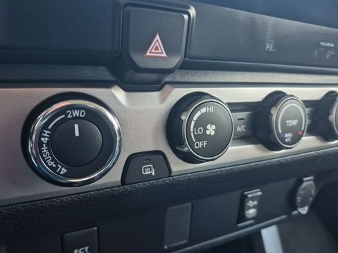 Used 2019 Toyota Tacoma SR5 w/ SR5 Appearance Package (SM) image 27