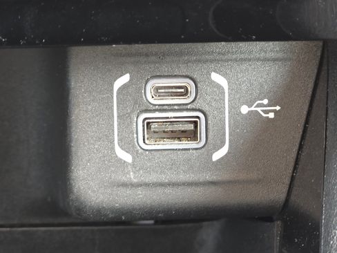 Used 2024 Jeep Compass Trailhawk image 7