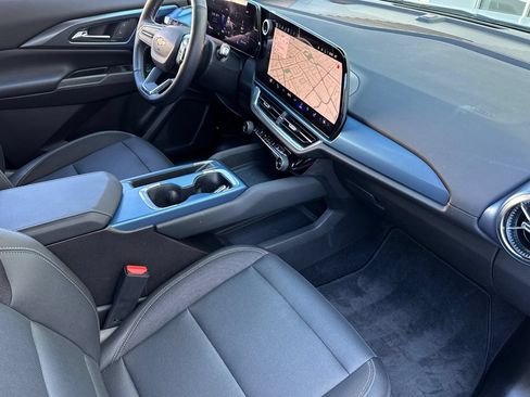 Used 2024 Chevrolet Equinox EV LT FWD image 17