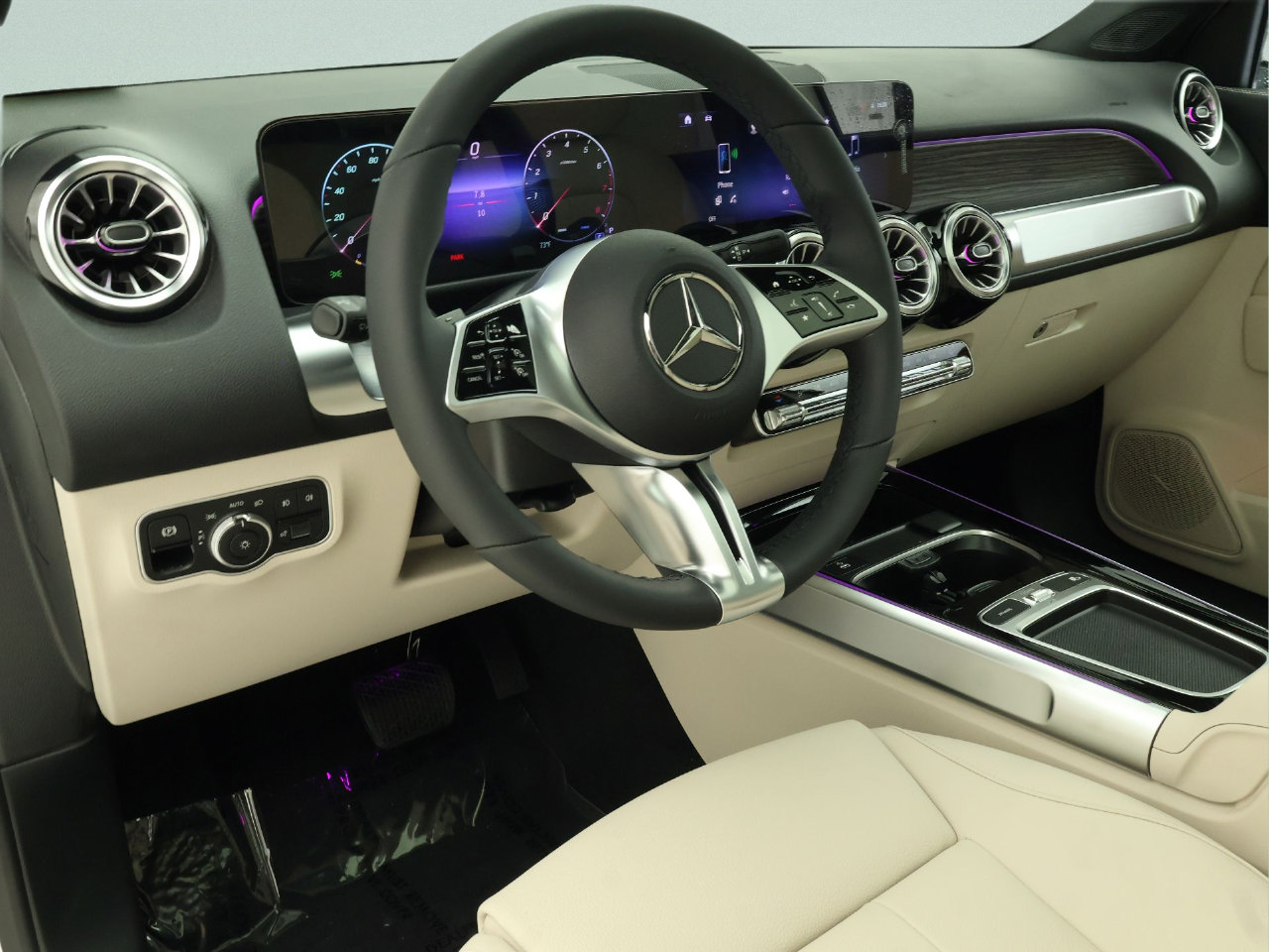 New 2026 Mercedes-Benz GLB 250 image 4