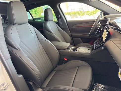 New 2025 Maserati Grecale Modena image 16