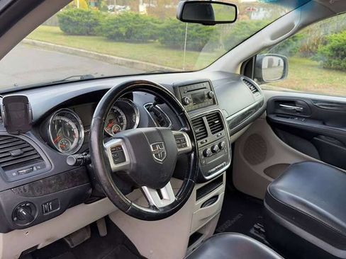 Used 2015 Dodge Grand Caravan American Value Package w/ UConnect Hands-Free Group image 11