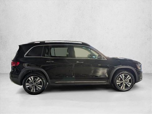 Used 2025 Mercedes-Benz GLB 250 image 4