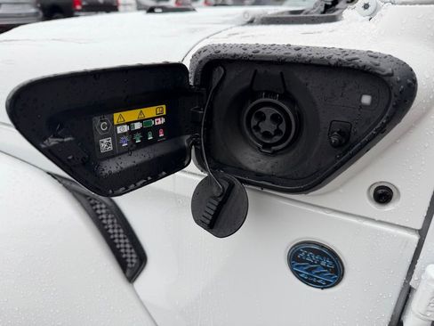 Certified 2025 Jeep Wrangler Sahara 4xe w/ Safety Group image 17