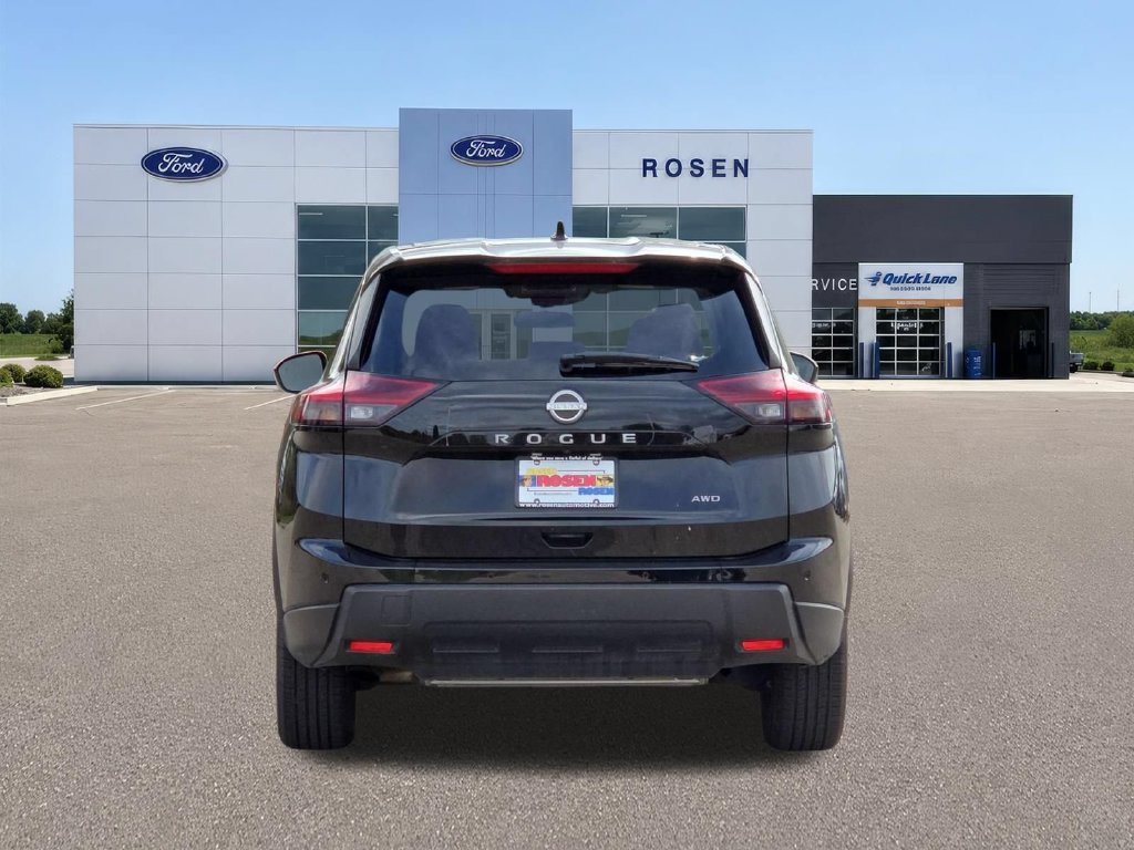 Used 2025 Nissan Rogue SV AWD/4WD image 4