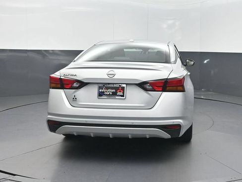 Used 2025 Nissan Altima 2.5 SV FWD image 25