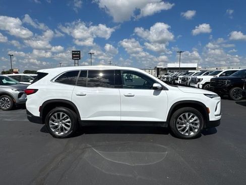 Used 2025 Buick Enclave Preferred AWD/4WD image 2