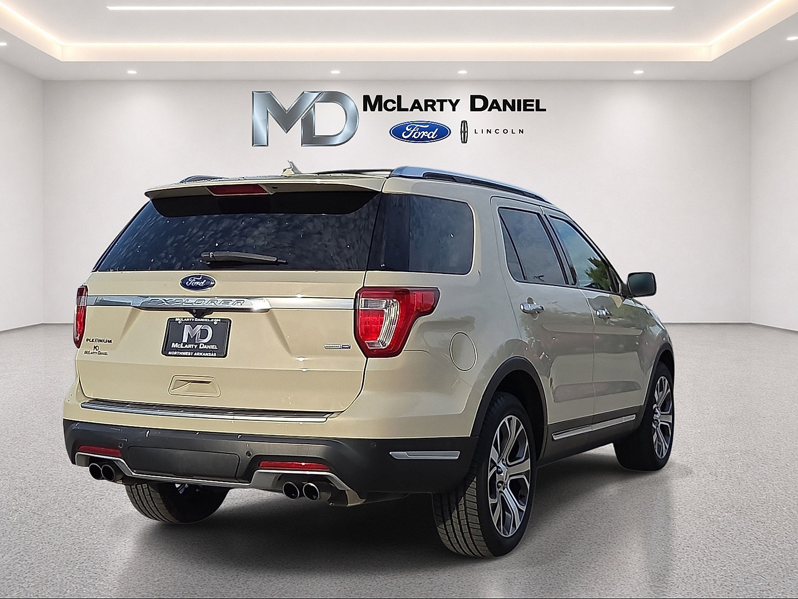 Used 2018 Ford Explorer Platinum AWD/4WD image 5