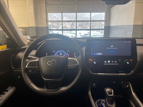 Used 2025 Toyota Grand Highlander LE image 36