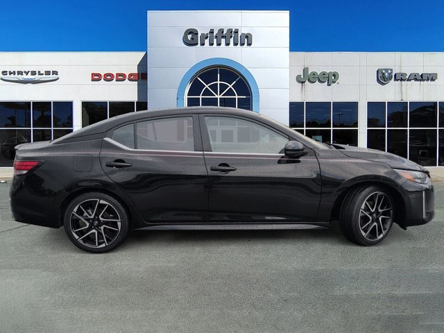 Used 2025 Nissan Sentra SR FWD image 3