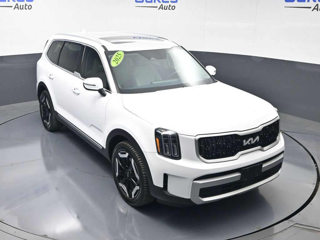 Used 2025 Kia Telluride EX w/ EX Captain's Chair Package FWD image 49