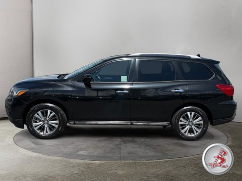 Used 2019 Nissan Pathfinder SL AWD/4WD image 4