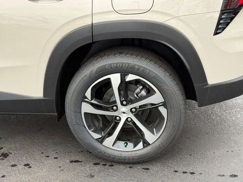 New 2026 Chevrolet Trax RS w/ Driver Confidence Package FWD image 5