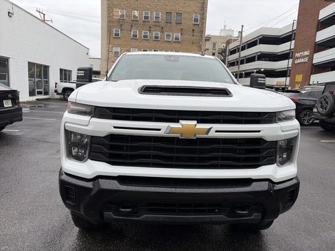 Used 2024 Chevrolet Silverado 2500 Custom w/ Custom Convenience Package AWD/4WD image 4
