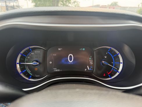 Used 2021 Chrysler Pacifica Touring-L FWD image 31