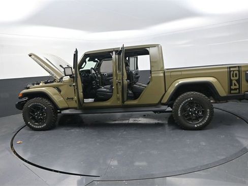 Used 2025 Jeep Gladiator Sport image 28