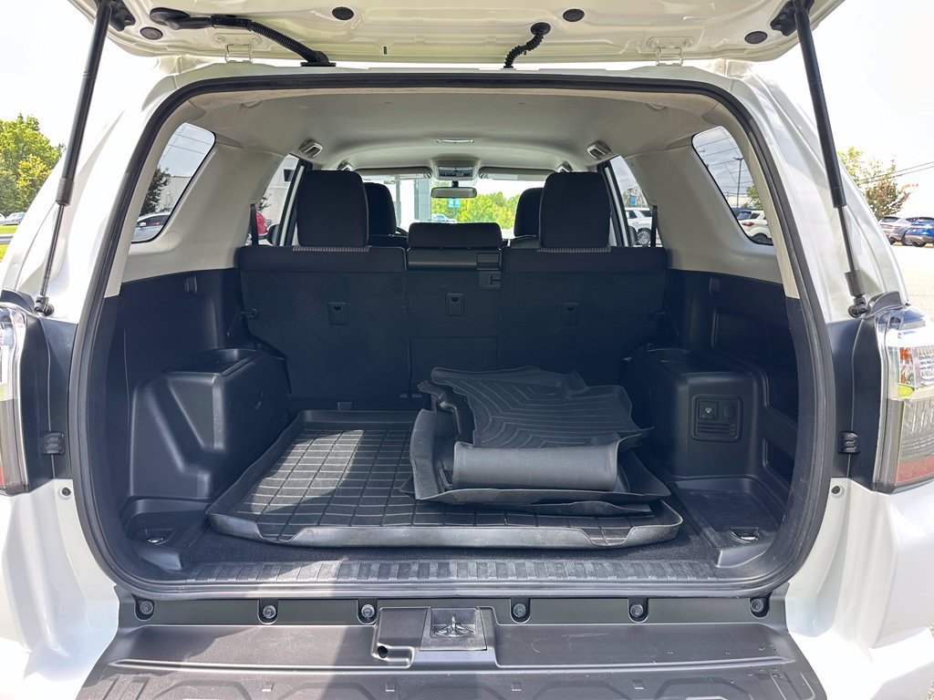 Used 2016 Toyota 4Runner SR5 AWD/4WD image 39