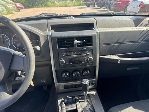 Used 2010 Jeep Liberty Sport AWD/4WD image 10