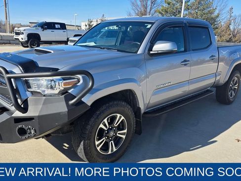 Used 2016 Toyota Tacoma TRD Sport image 1
