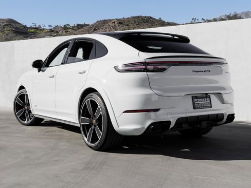 Used 2023 Porsche Cayenne GTS image 3