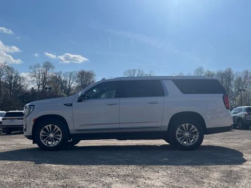 Used 2021 GMC Yukon XL SLT w/ Rear Media and Nav Package AWD/4WD image 14