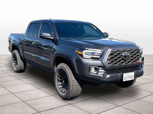 Used 2020 Toyota Tacoma TRD Off-Road w/ TRD Premium Off Road Package AWD/4WD image 3