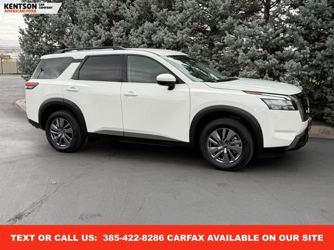 Used 2025 Nissan Pathfinder SV image 11