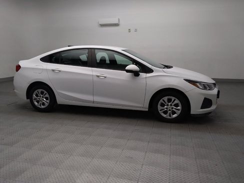 Used 2019 Chevrolet Cruze LS image 11