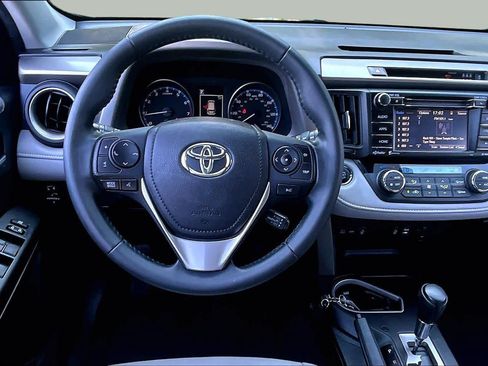 Used 2017 Toyota RAV4 XLE AWD/4WD image 6