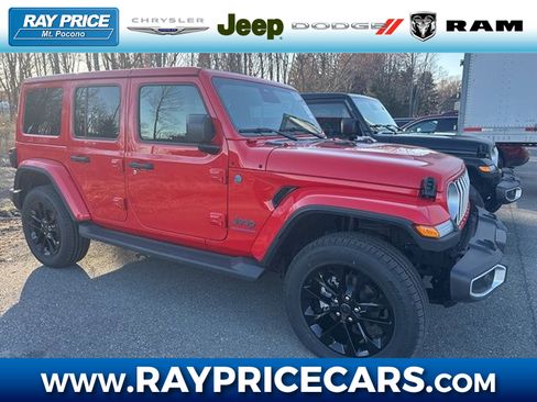 Used 2025 Jeep Wrangler Unlimited Sahara image 1