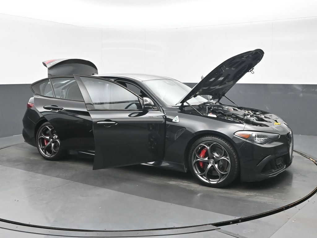 Used 2022 Alfa Romeo Giulia Quadrifoglio RWD image 43
