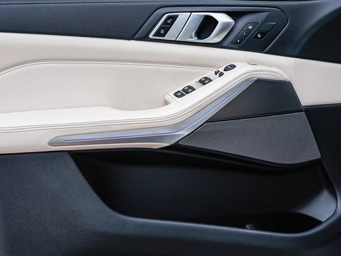 Used 2020 BMW X5 M50i w/ Executive Package image 21