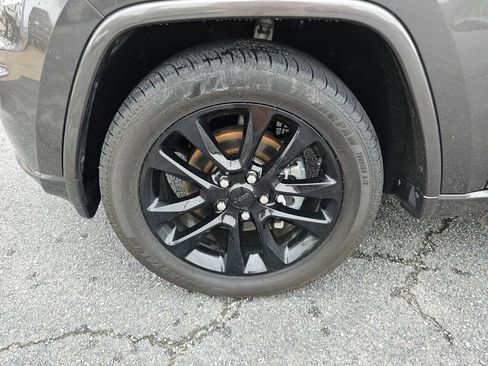 Used 2020 Jeep Grand Cherokee Altitude RWD image 9