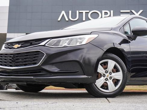 Used 2017 Chevrolet Cruze LS image 2