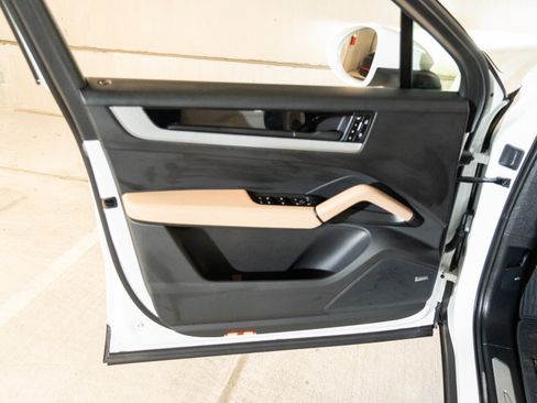 Certified 2026 Porsche Cayenne AWD/4WD image 16