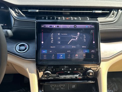 Used 2024 Jeep Grand Cherokee Limited w/ Luxury Tech Group II AWD/4WD image 40