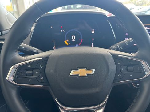 Used 2025 Chevrolet Trax LT w/ LT Convenience Package image 29