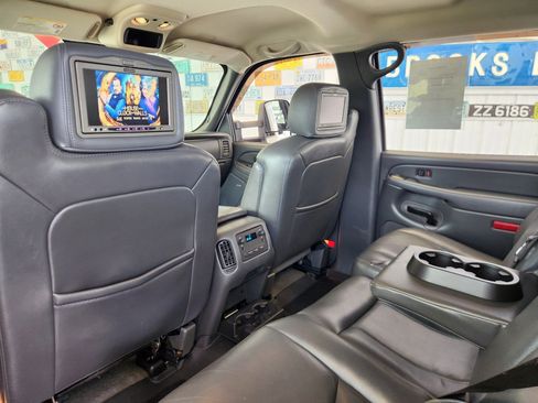 Used 2006 Chevrolet Silverado 3500 LT w/ Heavy-Duty Power Package AWD/4WD image 9
