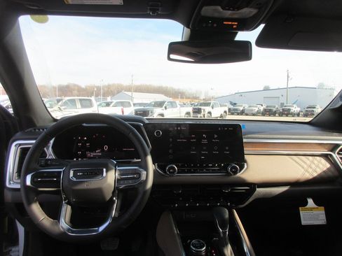 New 2026 GMC Canyon Denali image 16