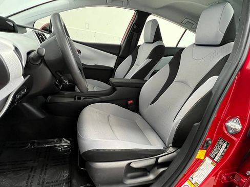 Used 2019 Toyota Prius LE FWD image 8